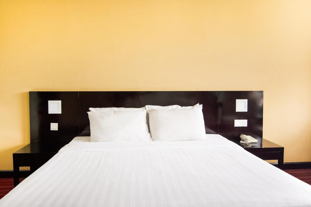 Oyo 89693 Perkasa Hotel Keningau Near Hospital Keningau Экстерьер фото